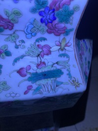 Un tabouret de forme hexagonale en porcelaine de Chine famille rose, 19&egrave;me